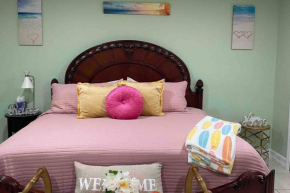 King Flamingo Guest Suite